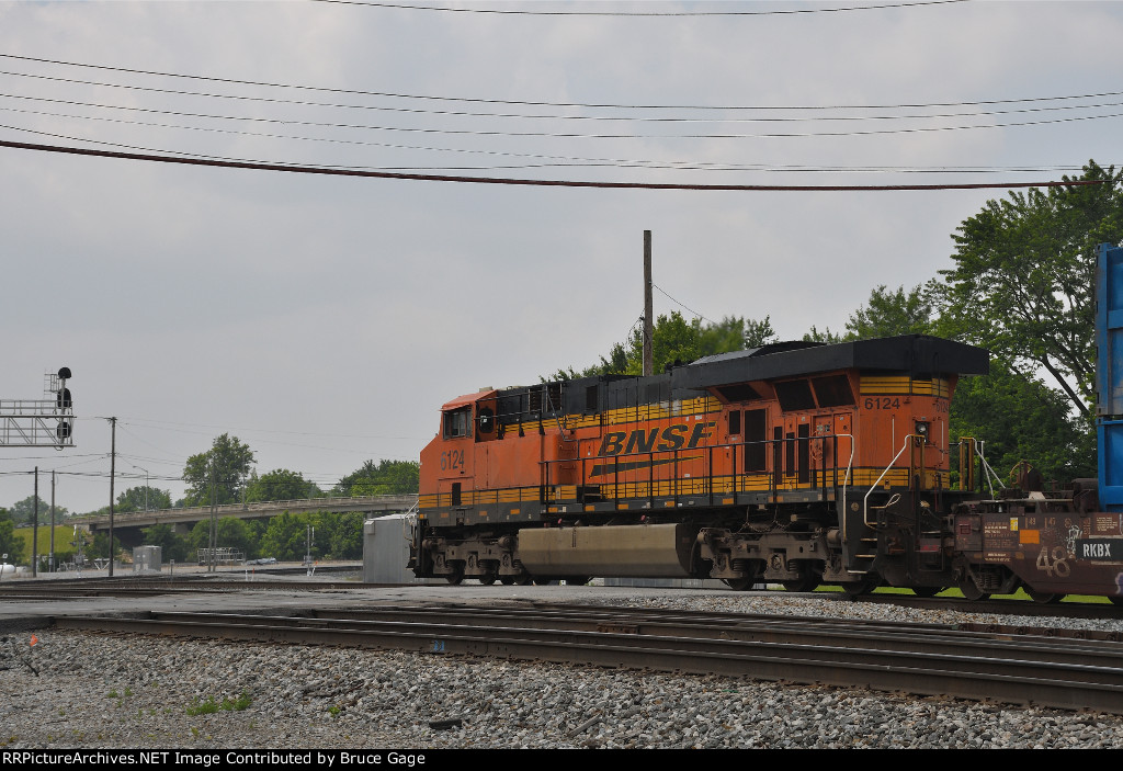 BNSF 6124